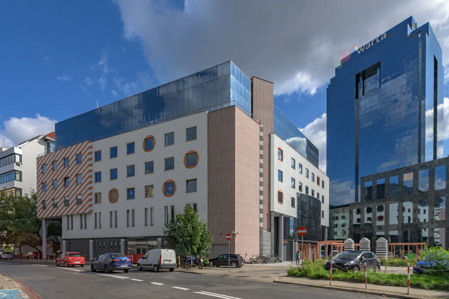 Zdjęcie architektury budynku Aktyn (obecnie Chmielna 134 Business Office Center)